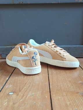 BNIB Puma Women Suede Sneakers in Tan with White Stripe and Daisy Embroidery